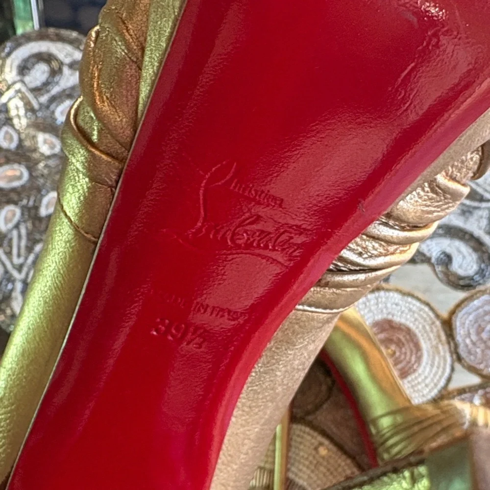 Christian louboutin 9.5 Glamorous Gold Platform Heels - Picture 3 of 6